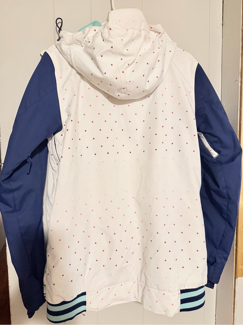 DC Women’s White Jacket with Navy Sleeves - Picture 8 of 14